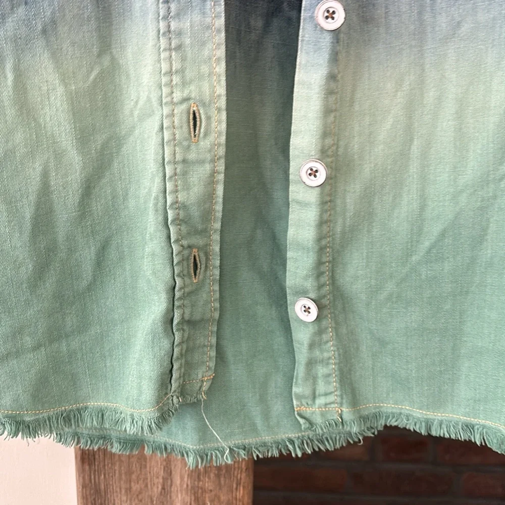 Free People Women’s Ombre Cream Blue Green Frayed Hem Denim Button Down Shirt XS - Picture 3 of 8